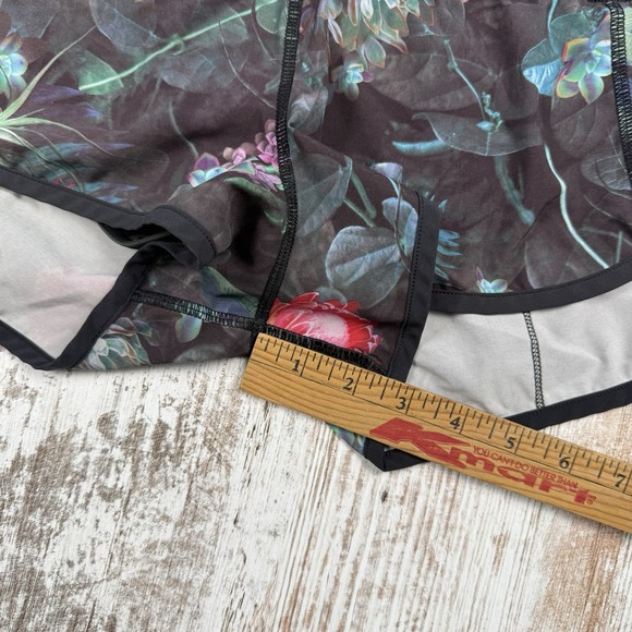 Lululemon curious jungle speed shorts size 2 Tropical - Picture 9 of 10